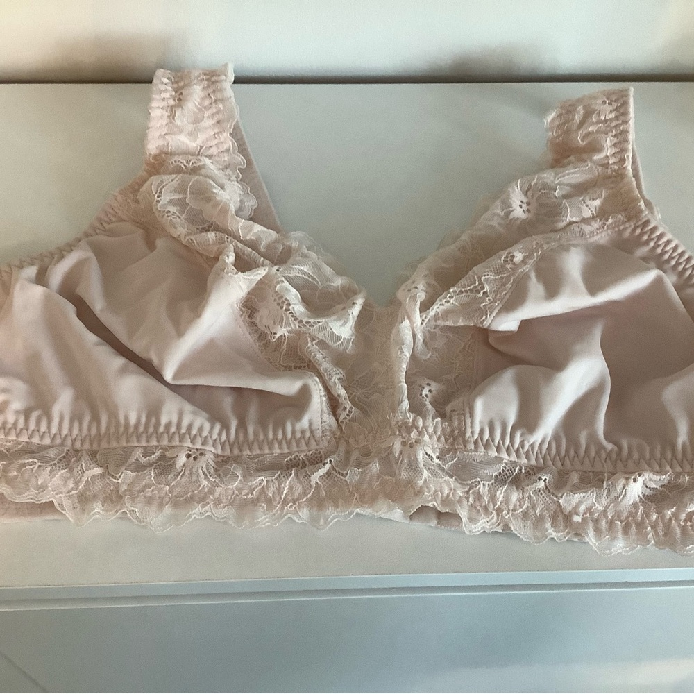 Set of 3 Breezies Soft Pink Lace Bralettes size 2X - Picture 2 of 9
